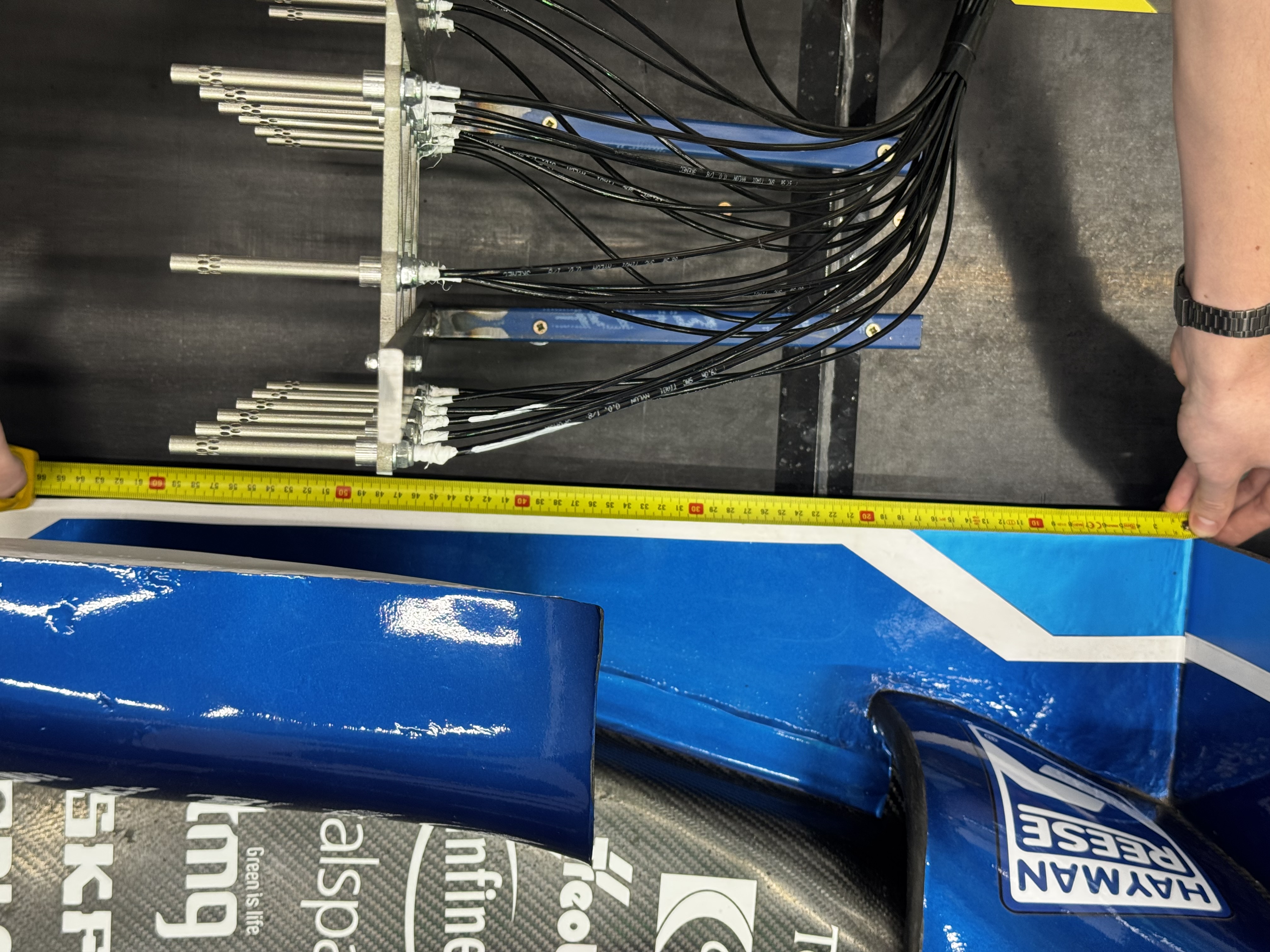Angle Angle Rake behind the Side Diffuser in the Wind Tunnel
